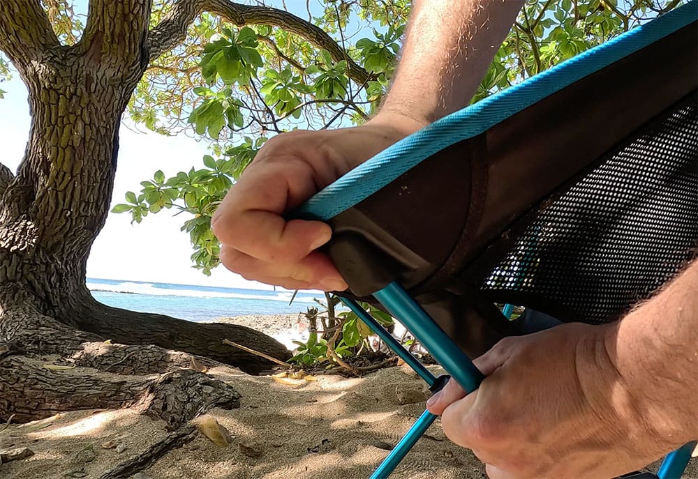 a close up of the seat attaching to the frame on the helinox chair one [re]